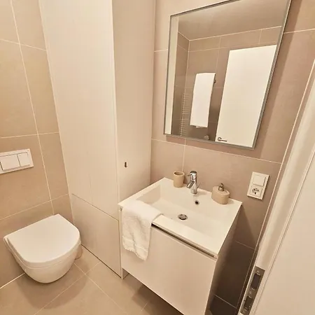 Cozy One Bedroom Flat With Convenient Parking-cd8 *