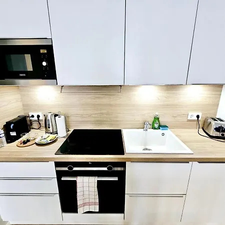 Apartment Cozy One Bedroom Flat With Convenient Parking-cd8